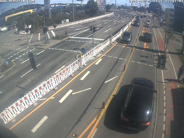 Archived image Webcam Ulm - View Blaubeurer Street