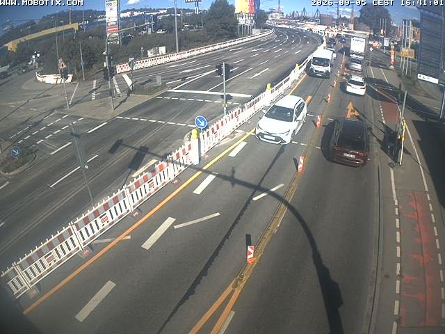 Archived image Webcam Ulm - View Blaubeurer Street