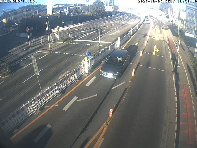 Archived image Webcam Ulm - View Blaubeurer Street