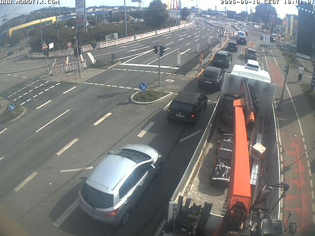 Archived image Webcam Ulm - View Blaubeurer Street