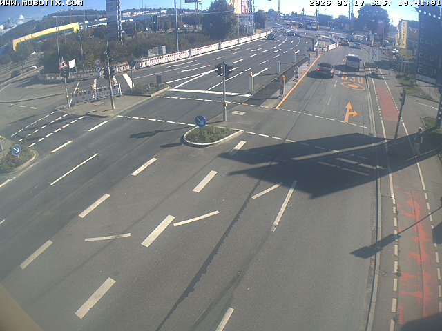 Archived image Webcam Ulm - View Blaubeurer Street