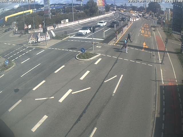 Archived image Webcam Ulm - View Blaubeurer Street