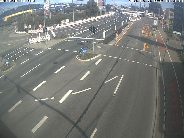 Archived image Webcam Ulm - View Blaubeurer Street