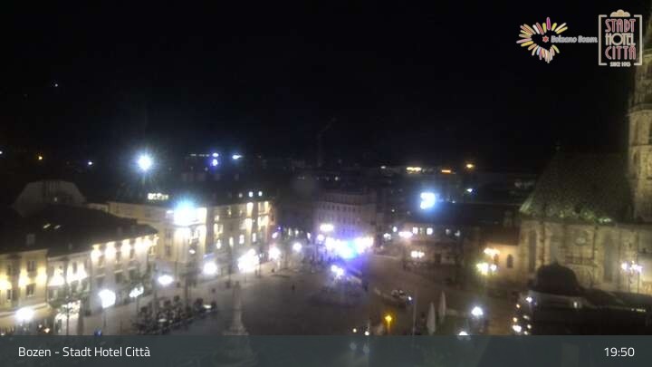 Archived image Webcam Bolzano - Hotel Citta - Walther Square