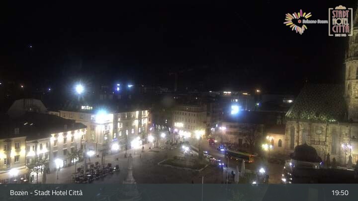 Archived image Webcam Bolzano - Hotel Citta - Walther Square