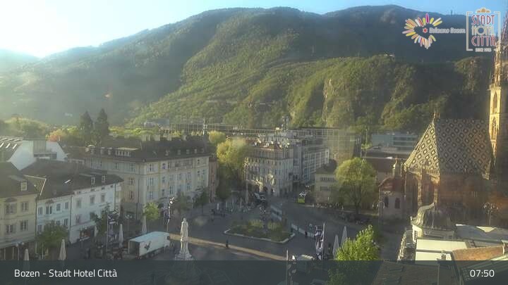 Archived image Webcam Bolzano - Hotel Citta - Walther Square