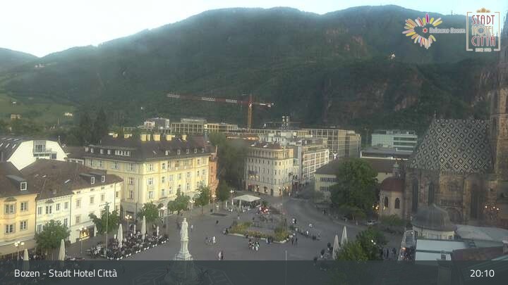 Archived image Webcam Bolzano - Hotel Citta - Walther Square