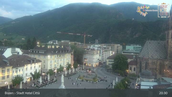 Archived image Webcam Bolzano - Hotel Citta - Walther Square