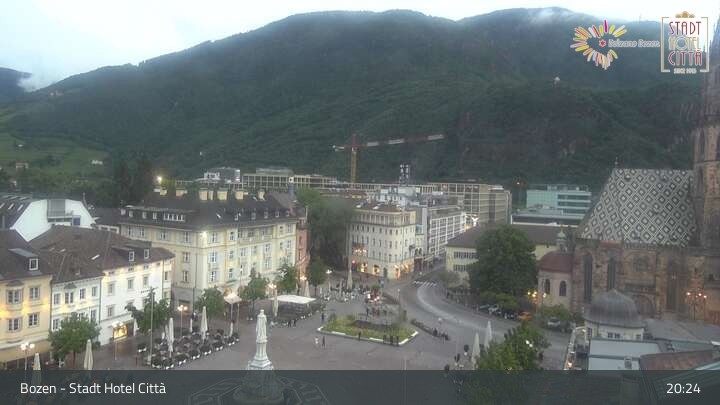Archived image Webcam Bolzano - Hotel Citta - Walther Square