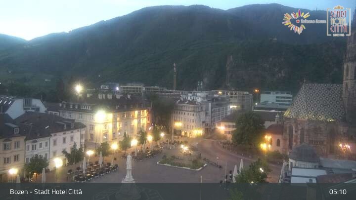 Archived image Webcam Bolzano - Hotel Citta - Walther Square