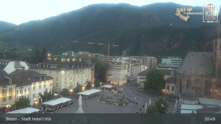 Archived image Webcam Bolzano - Hotel Citta - Walther Square