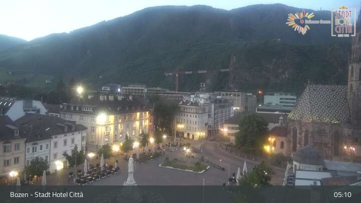 Archived image Webcam Bolzano - Hotel Citta - Walther Square