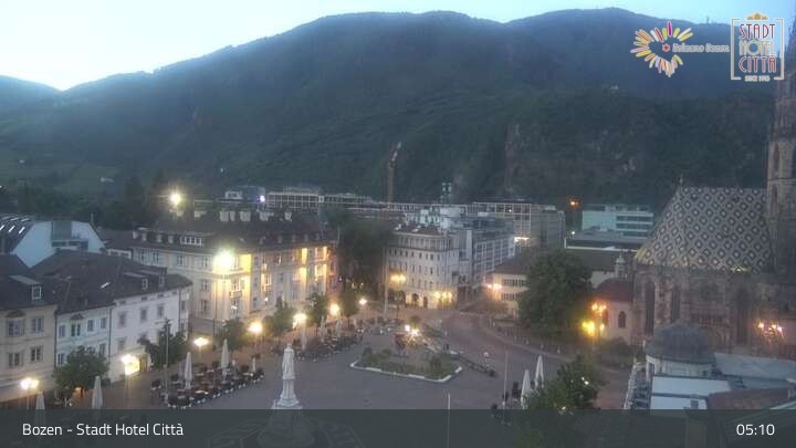 Archived image Webcam Bolzano - Hotel Citta - Walther Square