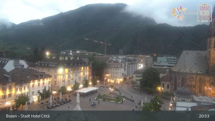 Archived image Webcam Bolzano - Hotel Citta - Walther Square