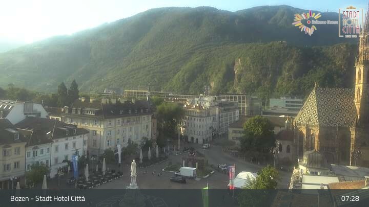 Archived image Webcam Bolzano - Hotel Citta - Walther Square