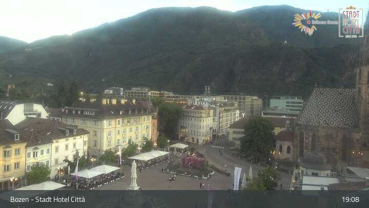 Archived image Webcam Bolzano - Hotel Citta - Walther Square