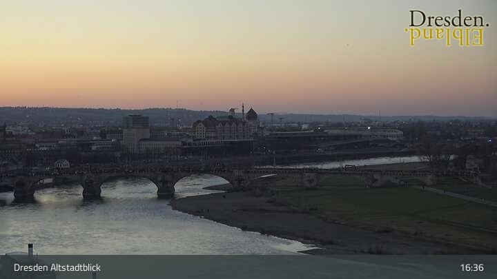 Archiv Foto Webcam Dresden Terrassenufer - Blick auf die Altstadt