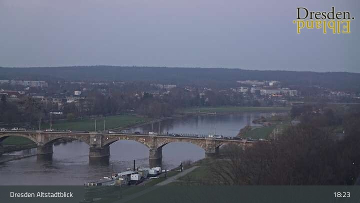 Archiv Foto Webcam Dresden Terrassenufer - Blick auf die Altstadt
