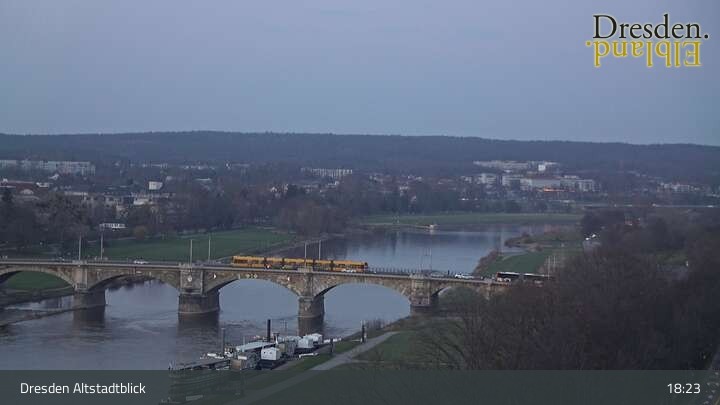 Archiv Foto Webcam Dresden Terrassenufer - Blick auf die Altstadt