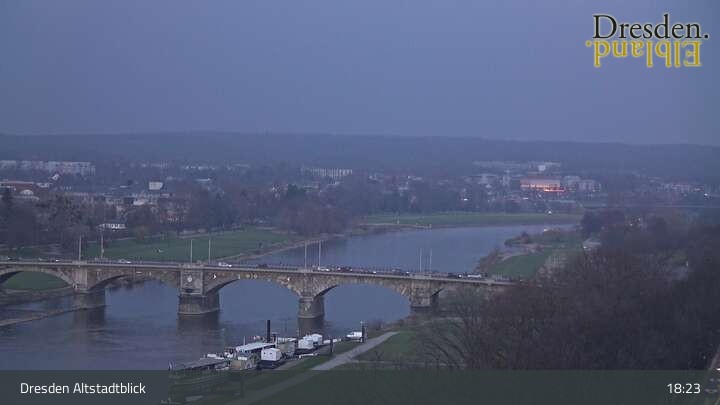 Archiv Foto Webcam Dresden Terrassenufer - Blick auf die Altstadt