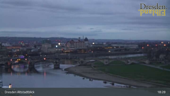 Archiv Foto Webcam Dresden Terrassenufer - Blick auf die Altstadt