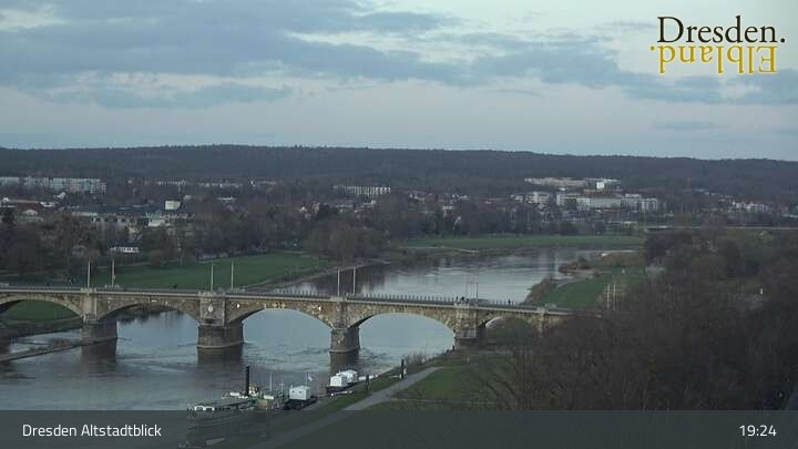 Archiv Foto Webcam Dresden Terrassenufer - Blick auf die Altstadt