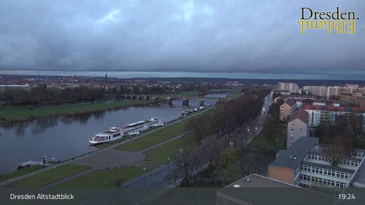 Archiv Foto Webcam Dresden Terrassenufer - Blick auf die Altstadt