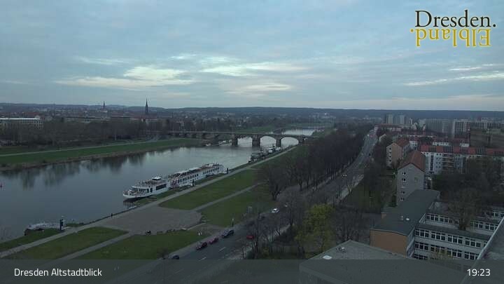 Archiv Foto Webcam Dresden Terrassenufer - Blick auf die Altstadt
