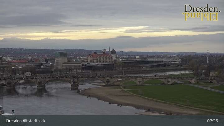 Archiv Foto Webcam Dresden Terrassenufer - Blick auf die Altstadt