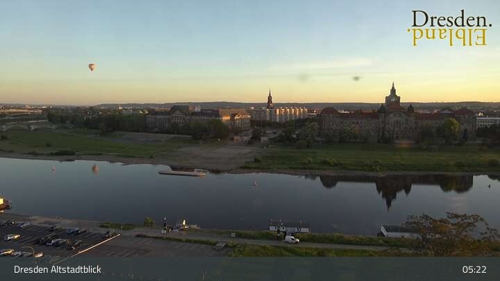 Archiv Foto Webcam Dresden Terrassenufer - Blick auf die Altstadt