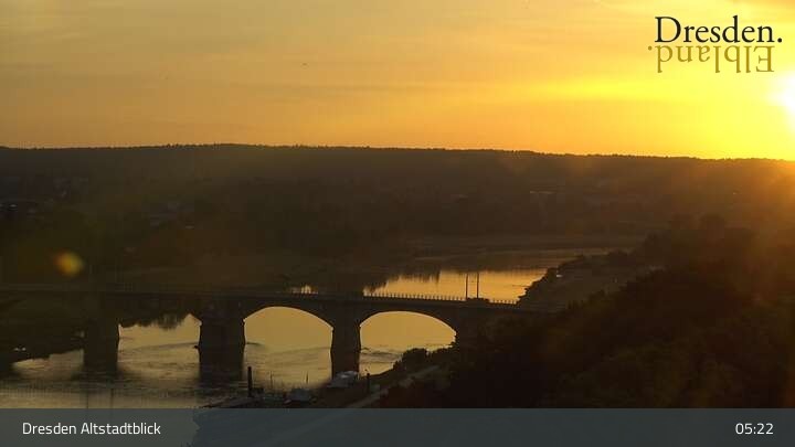 Archiv Foto Webcam Dresden Terrassenufer - Blick auf die Altstadt