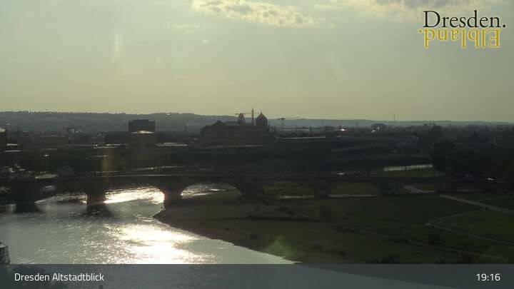 Archiv Foto Webcam Dresden Terrassenufer - Blick auf die Altstadt