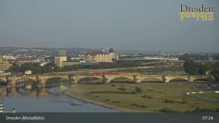 Archiv Foto Webcam Dresden Terrassenufer - Blick auf die Altstadt