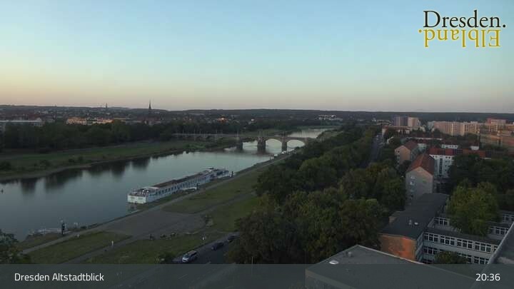 Archiv Foto Webcam Dresden Terrassenufer - Blick auf die Altstadt