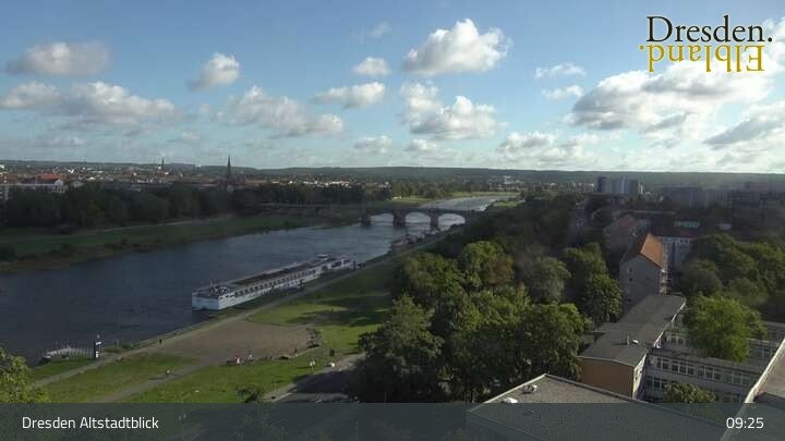 Archiv Foto Webcam Dresden Terrassenufer - Blick auf die Altstadt
