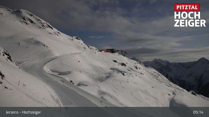 Archiv Foto Webcam Bergstation Hochzeiger im Pitztal