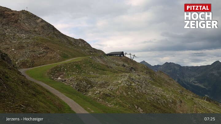 Archiv Foto Webcam Bergstation Hochzeiger im Pitztal