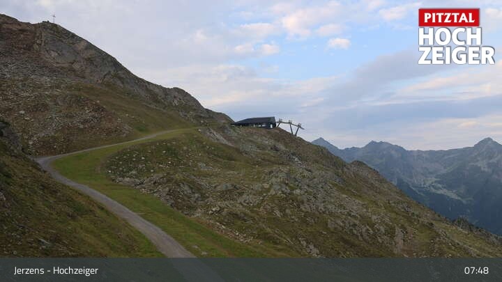 Archiv Foto Webcam Bergstation Hochzeiger im Pitztal