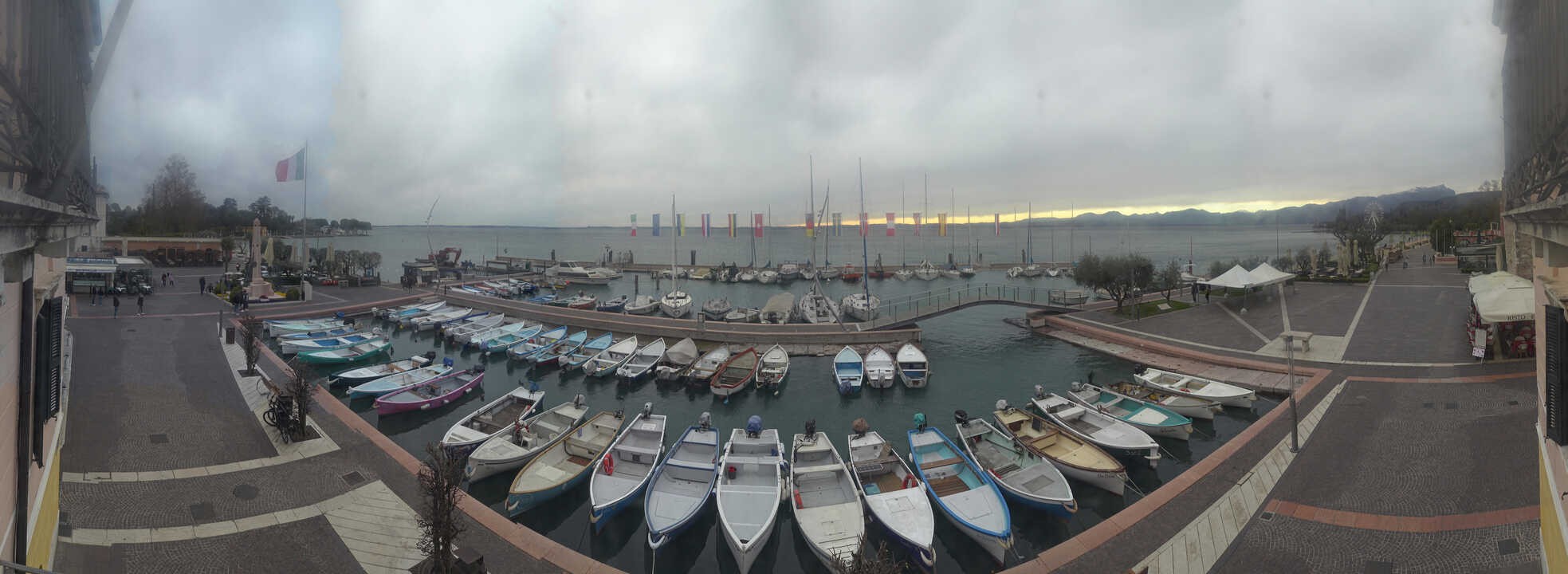 Archiv Foto Webcam Gardasee - Bardolino Hafen