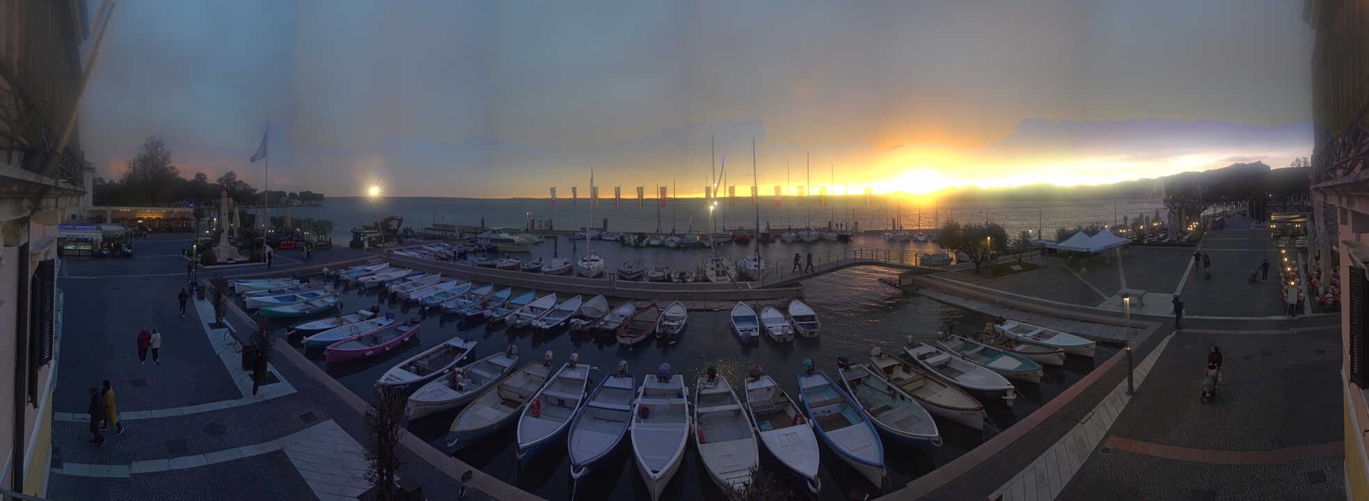 Archiv Foto Webcam Gardasee - Bardolino Hafen
