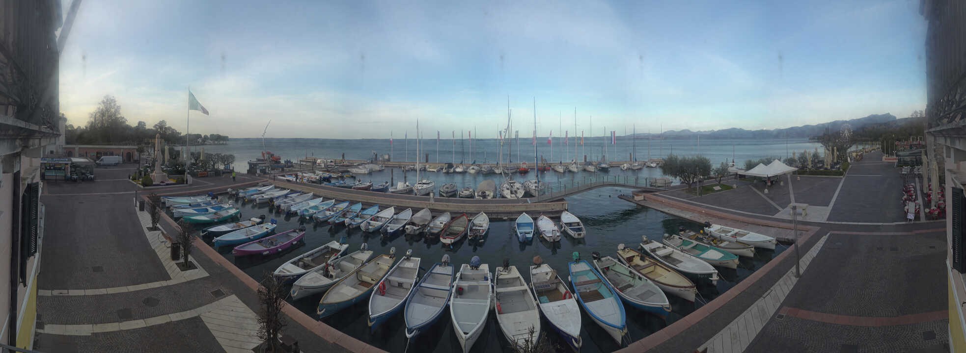 Archiv Foto Webcam Gardasee - Bardolino Hafen