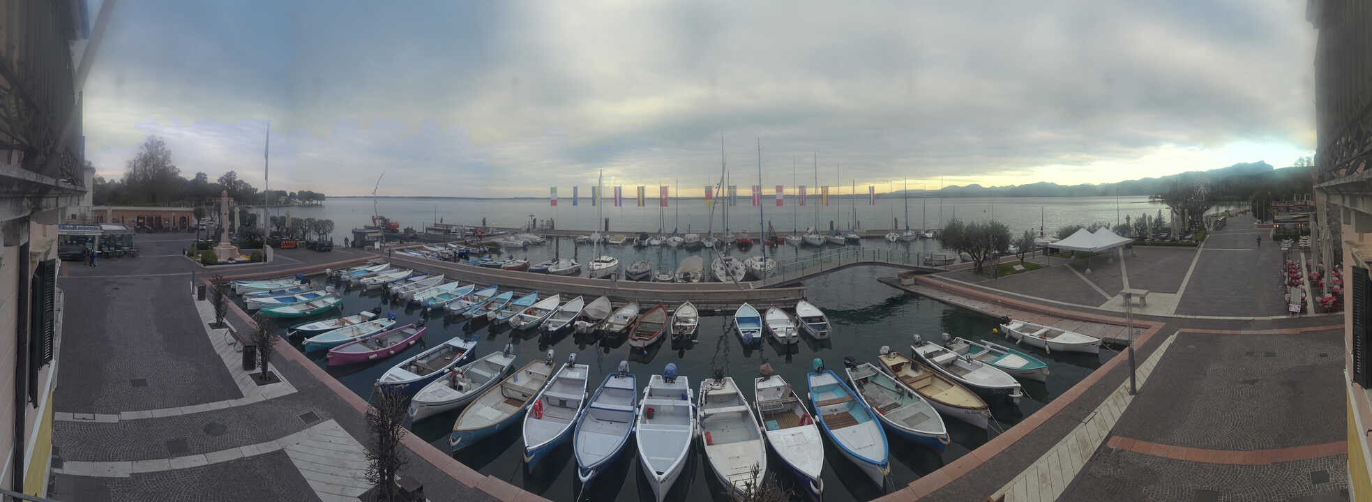Archiv Foto Webcam Gardasee - Bardolino Hafen