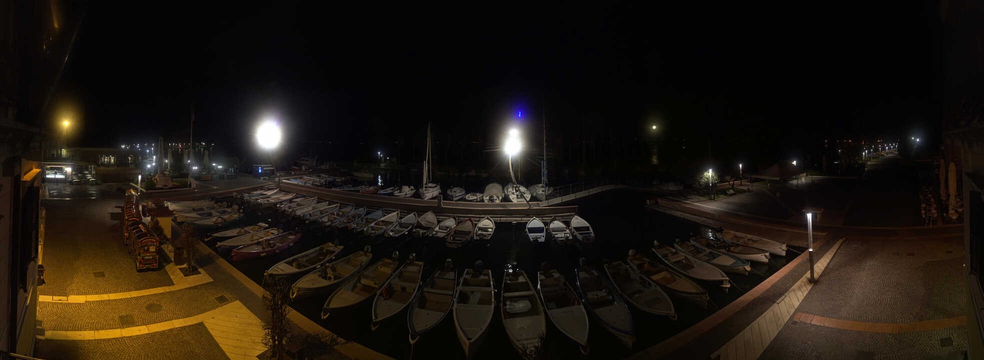 Archiv Foto Webcam Gardasee - Bardolino Hafen