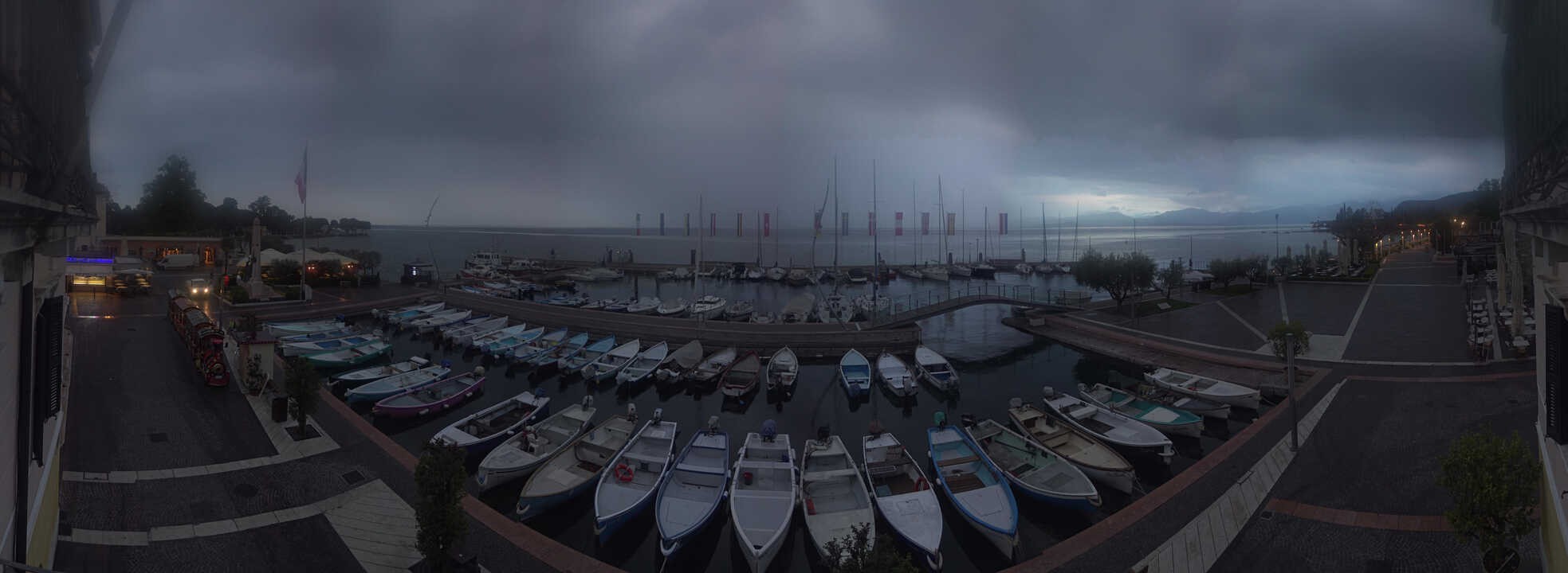 Archiv Foto Webcam Gardasee - Bardolino Hafen