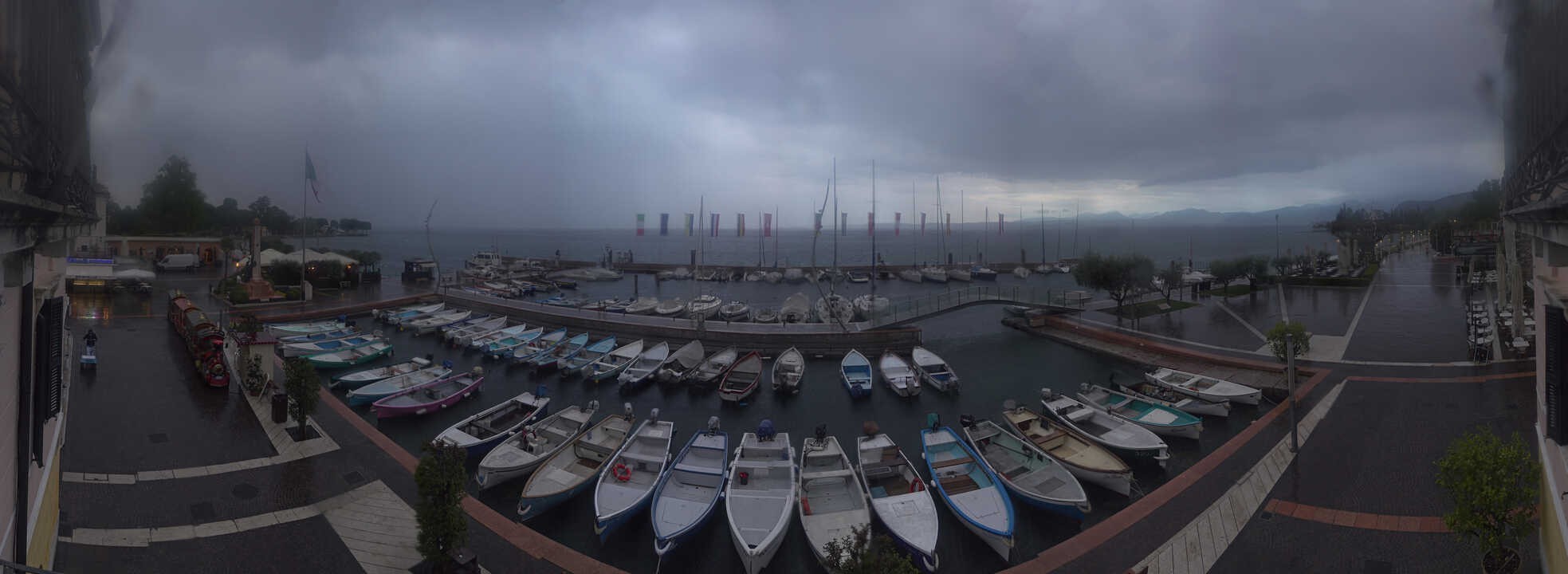 Archiv Foto Webcam Gardasee - Bardolino Hafen