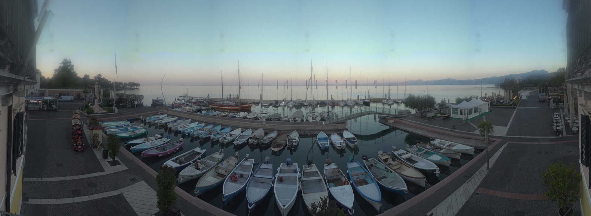 Archiv Foto Webcam Gardasee - Bardolino Hafen