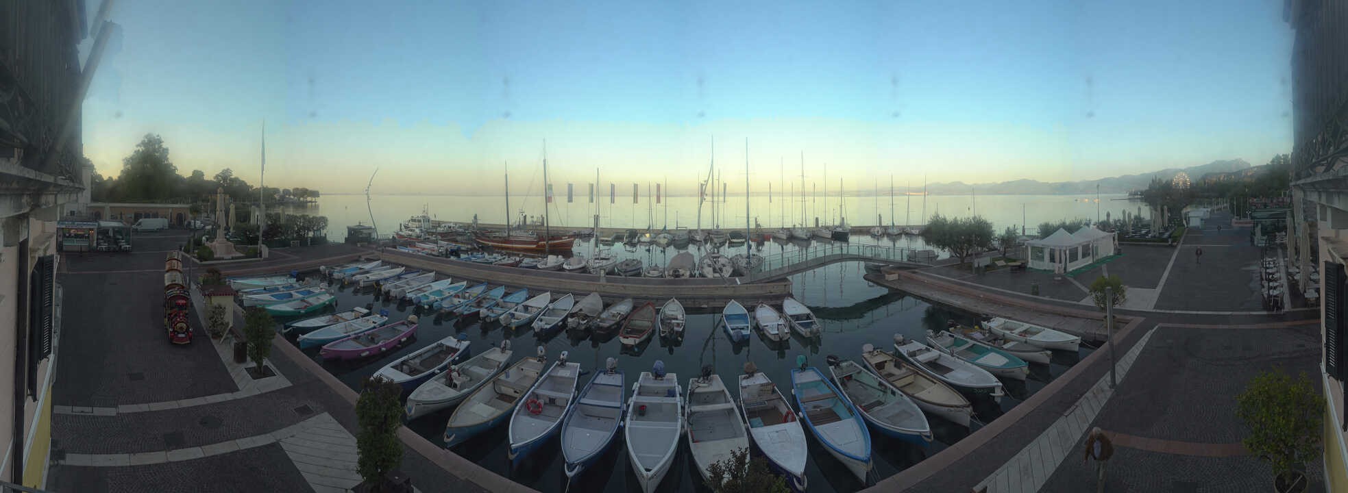 Archiv Foto Webcam Gardasee - Bardolino Hafen