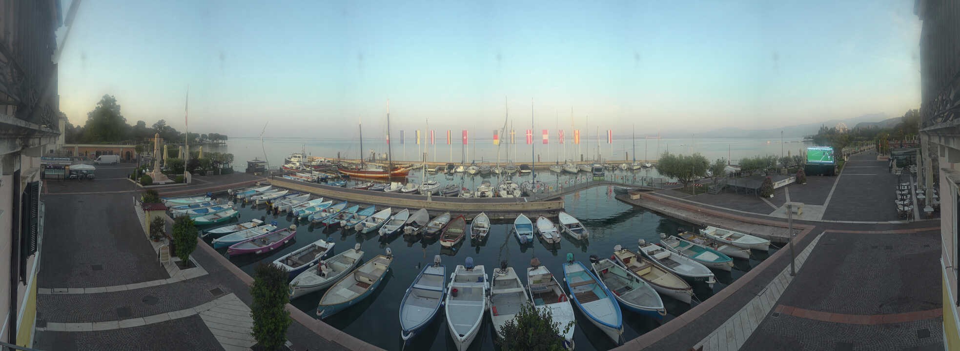 Archiv Foto Webcam Gardasee - Bardolino Hafen