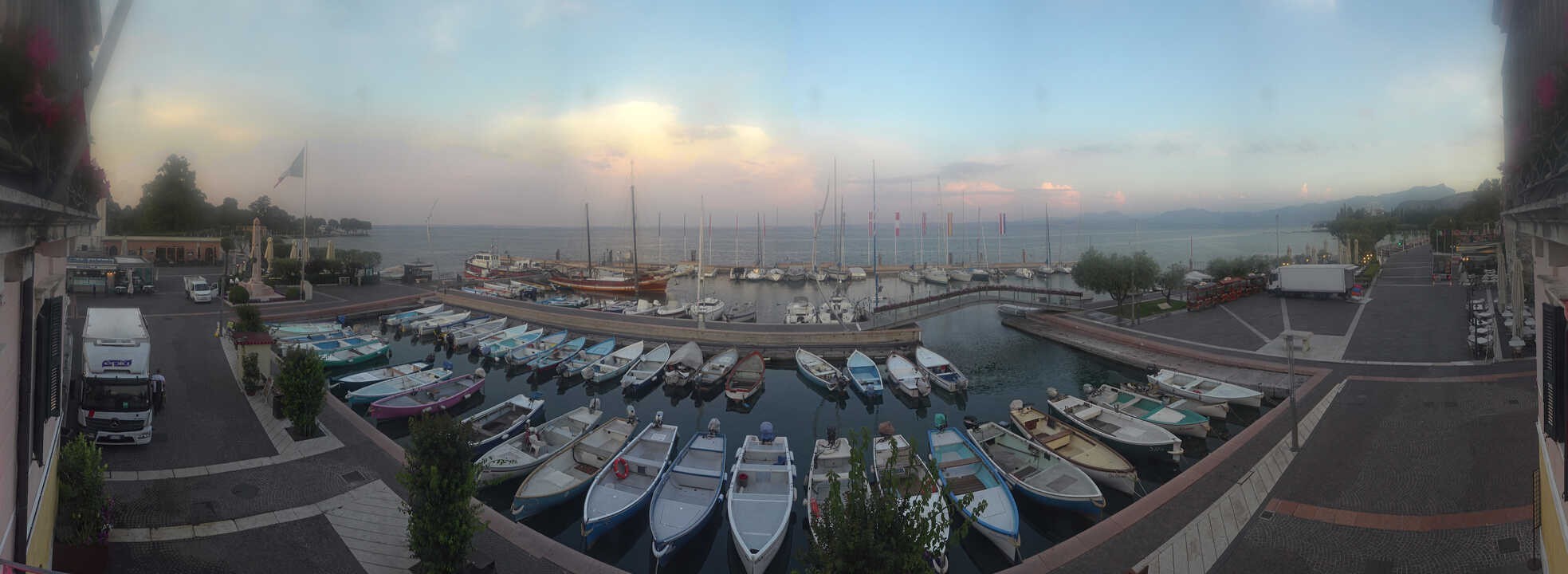 Archiv Foto Webcam Gardasee - Bardolino Hafen