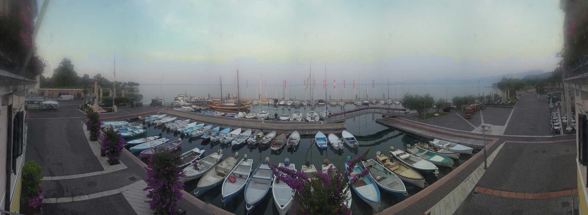 Archiv Foto Webcam Gardasee - Bardolino Hafen